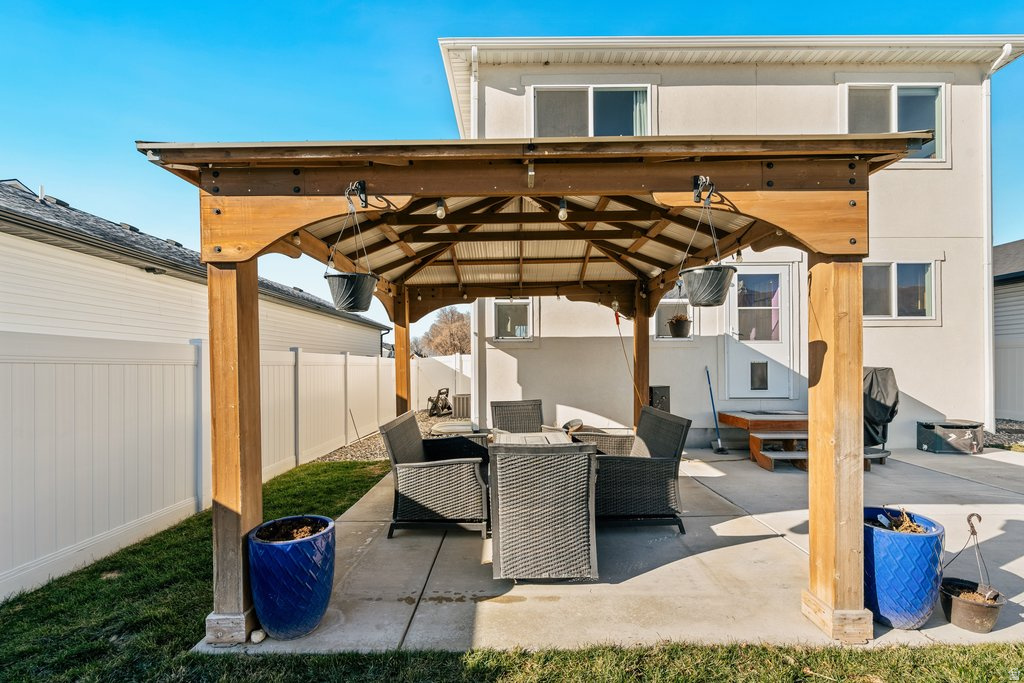 ROBERTS ROOST TWIN H - Residential