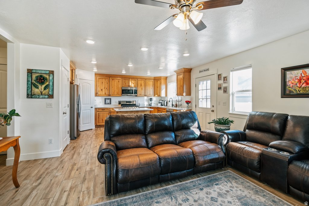 ROBERTS ROOST TWIN H - Residential