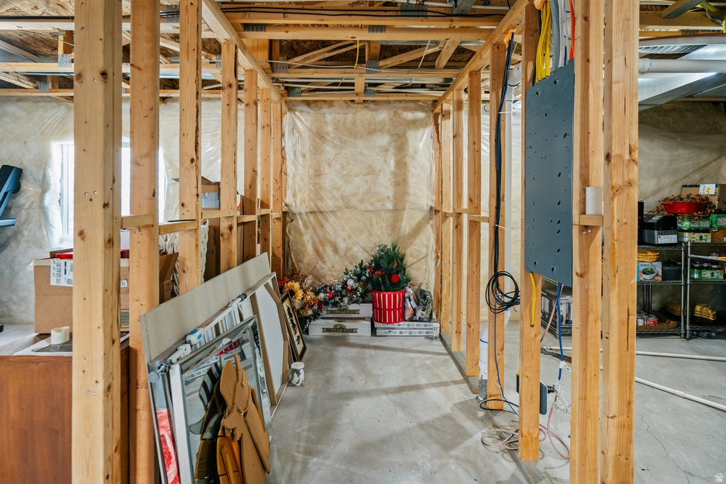 ROBERTS ROOST TWIN H - Residential