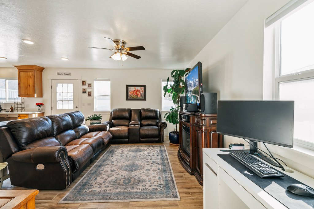 ROBERTS ROOST TWIN H - Residential