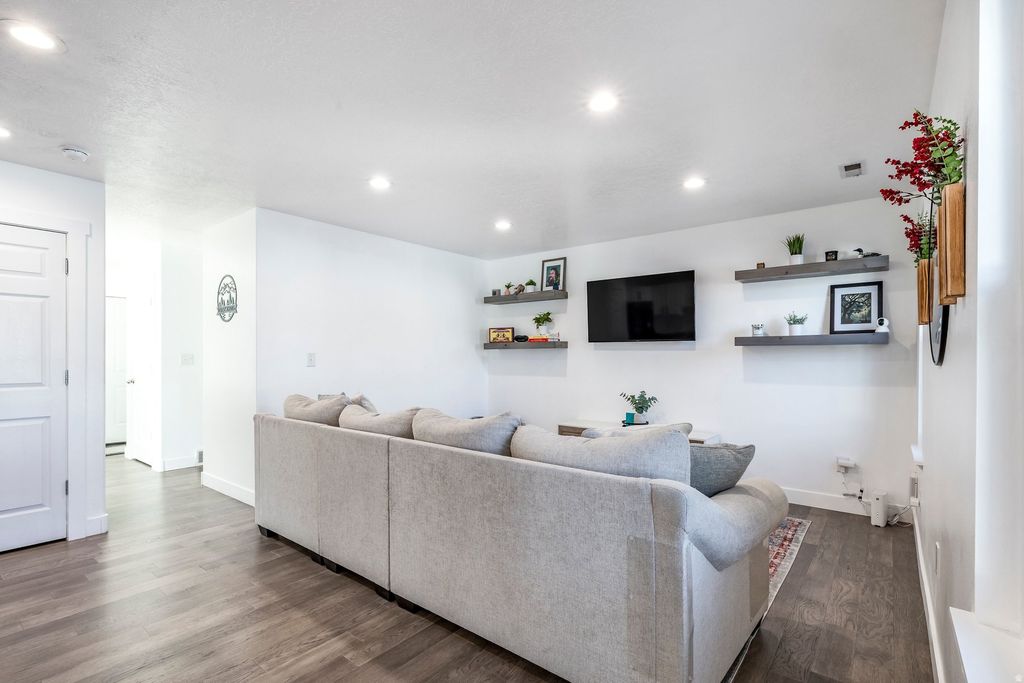 Photo of 968 S 970 W, Woods Cross, UT 84087 (MLS # 2146130)