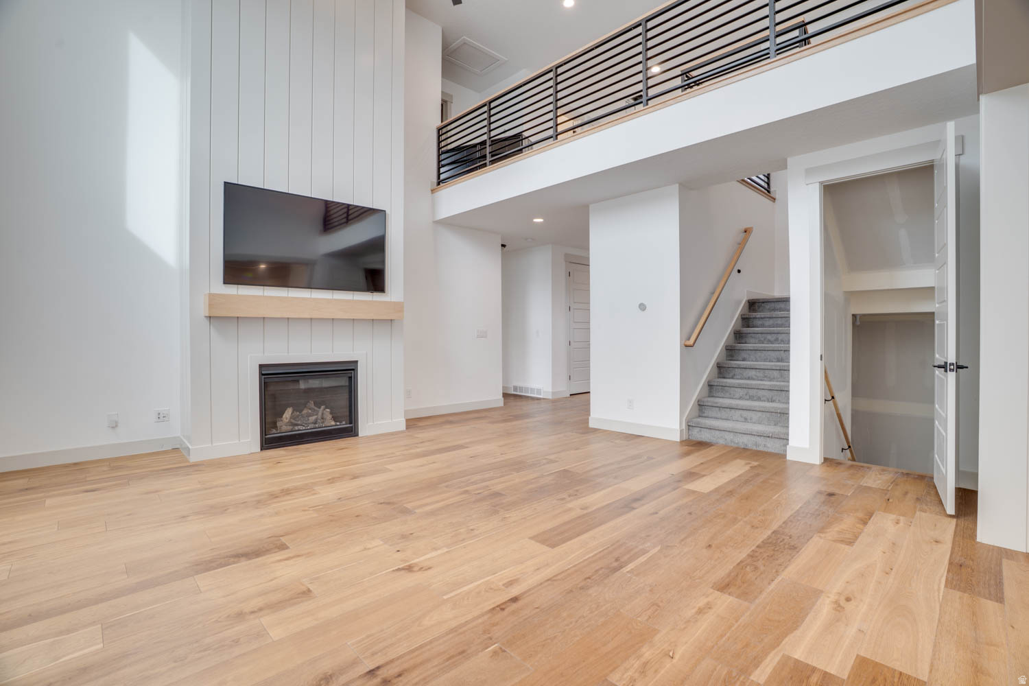 VIVIAN ESTATES - Residential