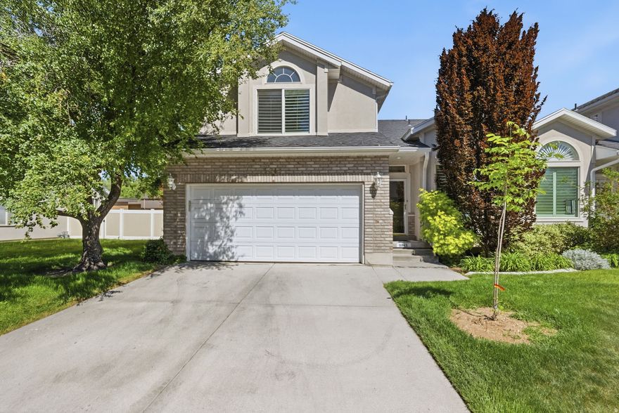 Homes in this community almost never come available. Located in one of Holladay's most desirable hidden pockets, this two story townhome sits in a charming one street development that offers privacy, pride of ownership, and an unbeatable location. Enjoy your own fenced backyard perfect for pets! Exterior maintenance is handled by the HOA, giving you the perfect low maintenance lifestyle without giving up outdoor space. Minutes from shopping, dining, parks, and freeway access.