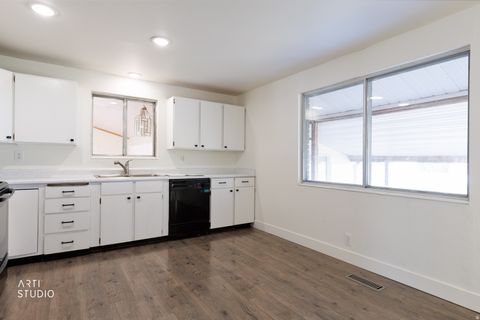 Tiny photo for 270 S 300 E, Santaquin, UT 84655 (MLS # 2157118)