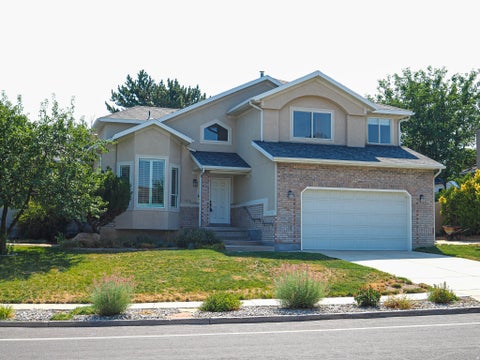 Photo of 7219 S PONDEROSA DR, Cottonwood Heights, UT 84121 (MLS # 2176983)