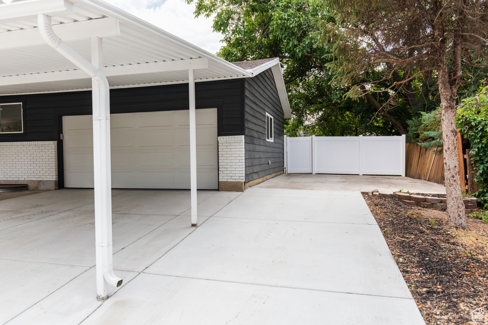 CROWN COLONY - Residential