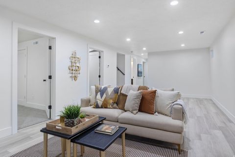 Tiny photo for 1578 E DELAWARE LN S, Holladay, UT 84117 (MLS # 2134276)