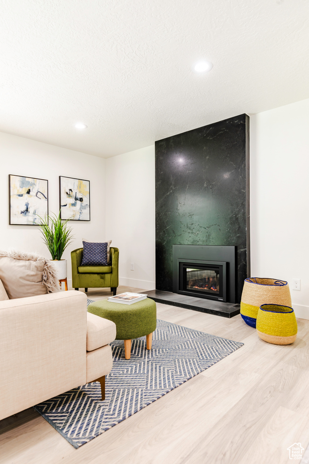 CROWN COLONY - Residential