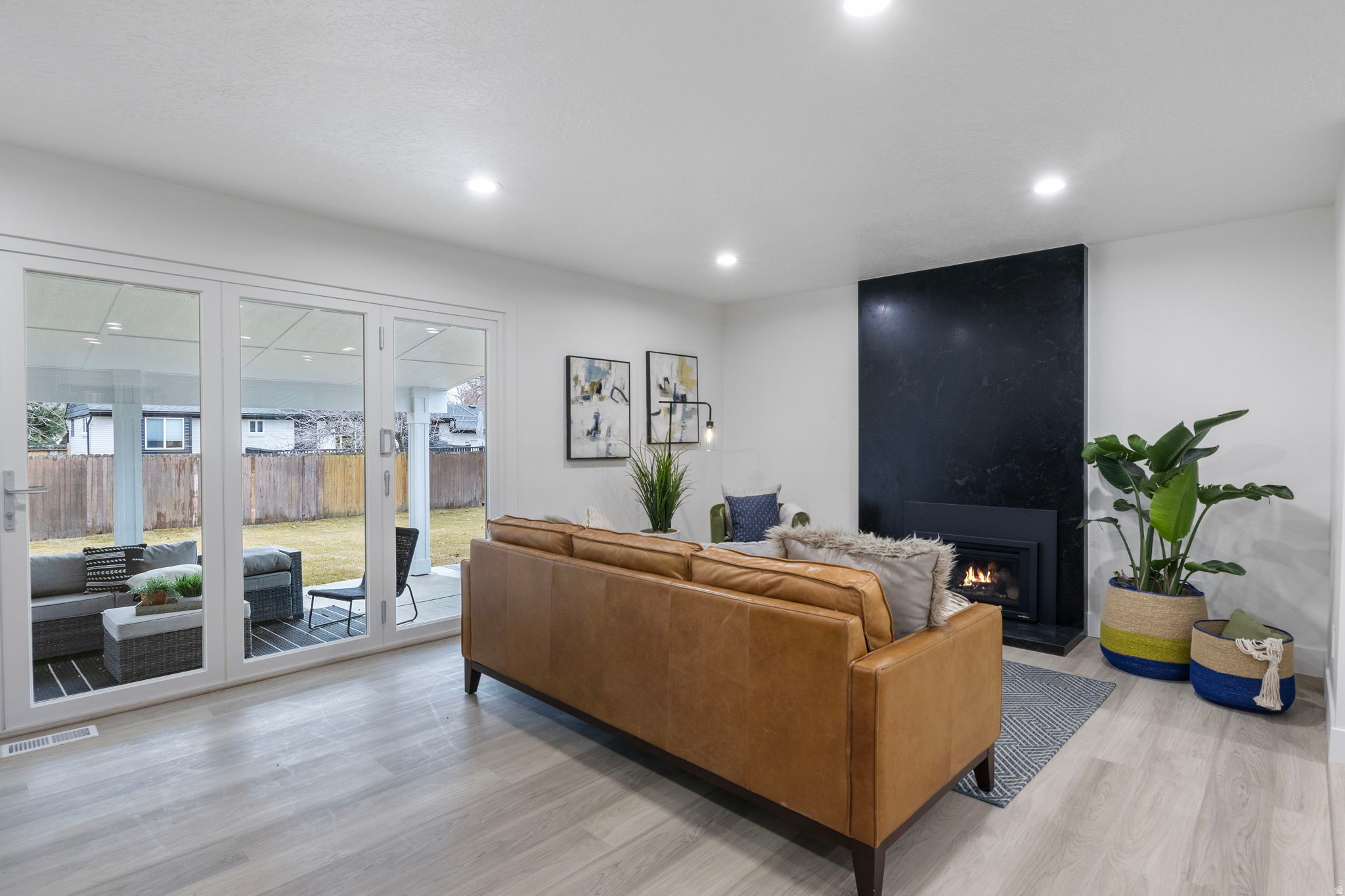 CROWN COLONY - Residential