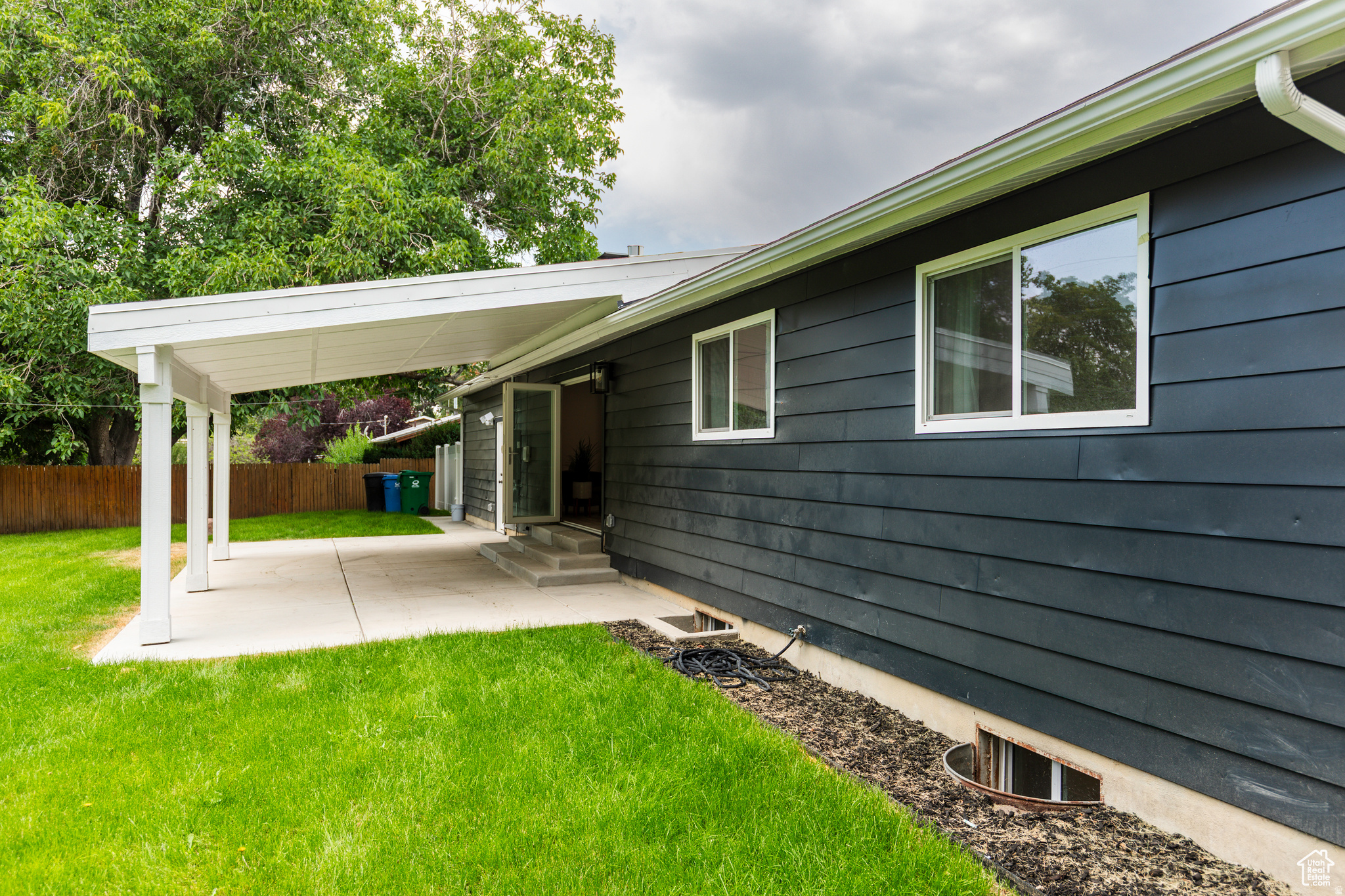 CROWN COLONY - Residential