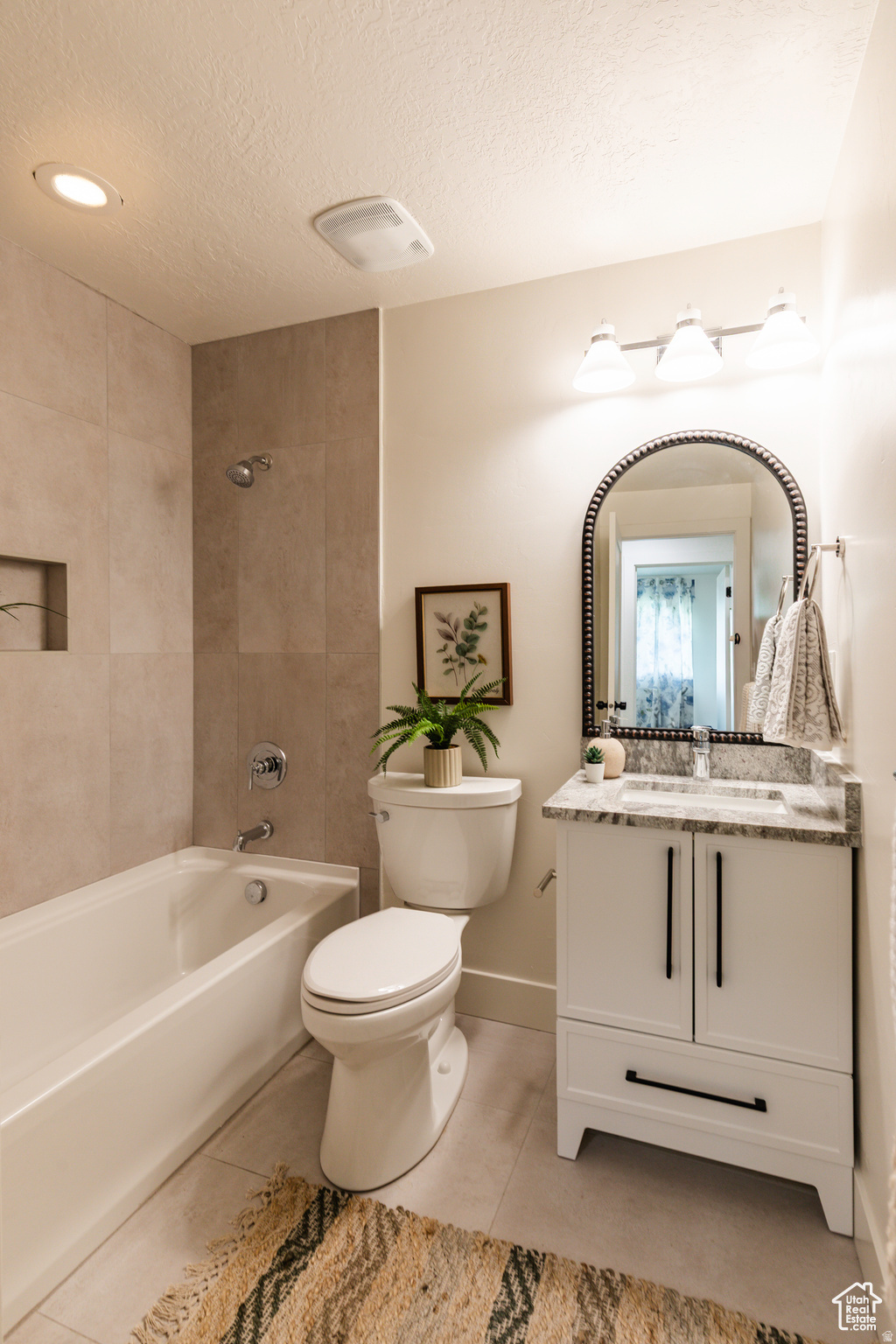 CROWN COLONY - Residential