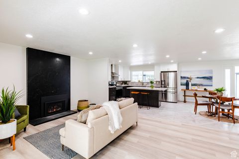 Tiny photo for 1578 E DELAWARE LN S, Holladay, UT 84117 (MLS # 2134276)
