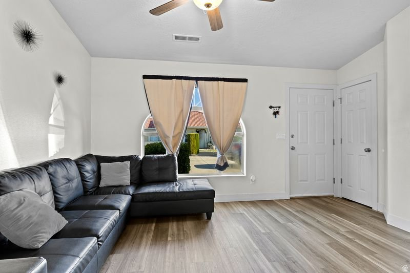 TWIN PALMS 1 - Residential Income