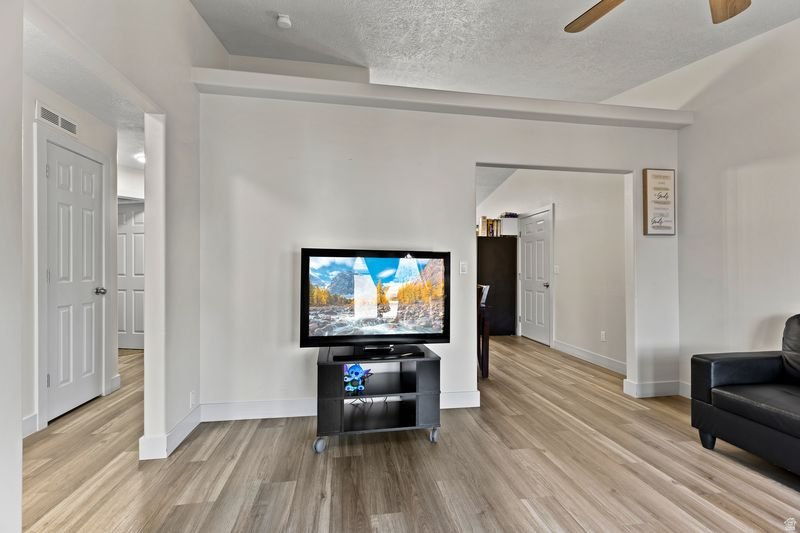 TWIN PALMS 1 - Residential Income