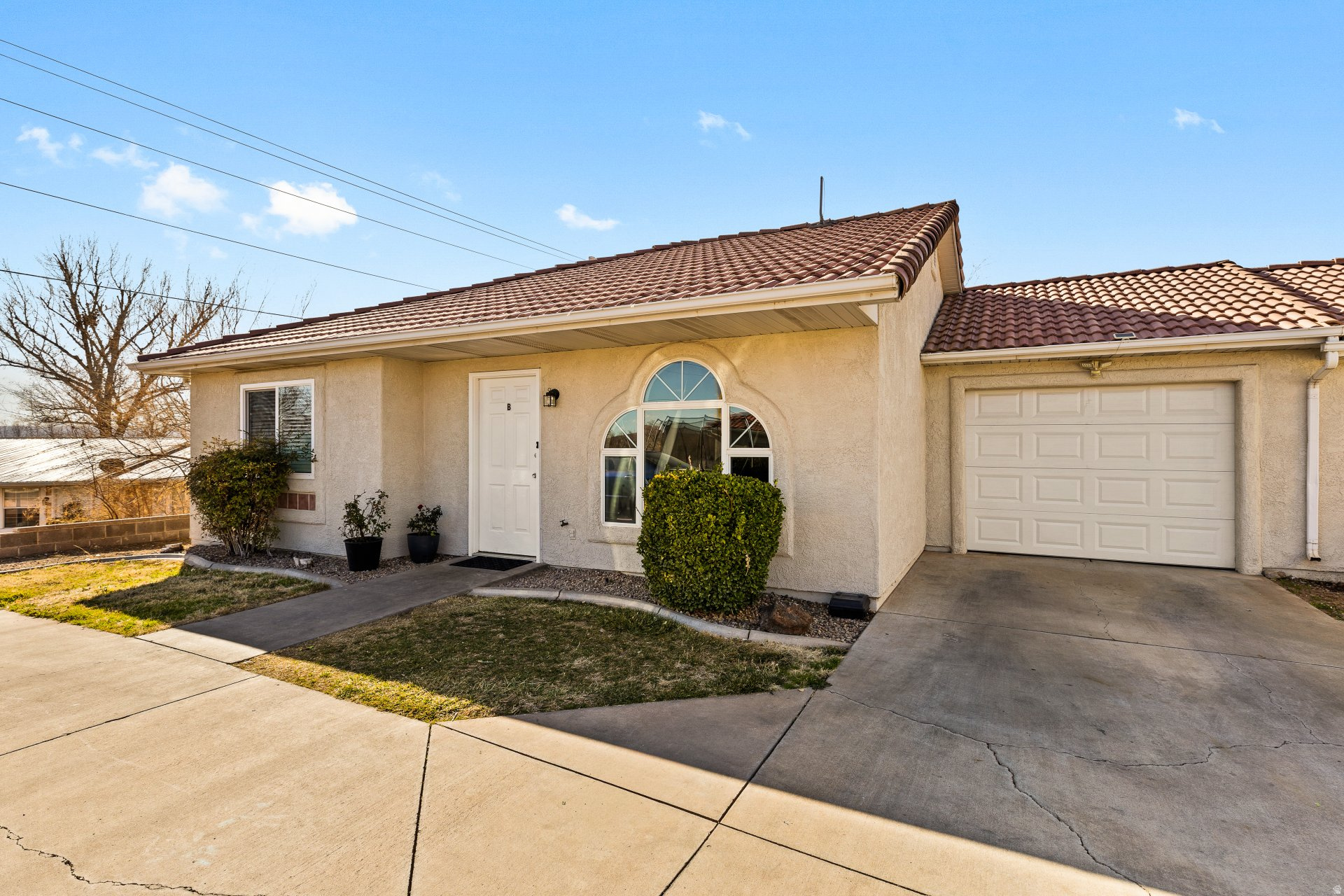 TWIN PALMS 1 - Residential Income