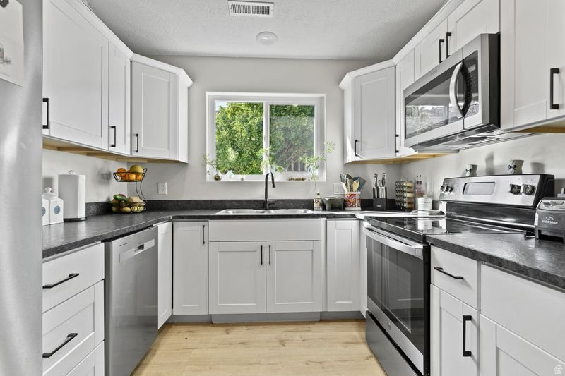 TWIN PALMS 1 - Residential Income