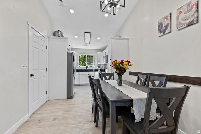 TWIN PALMS 1 - Residential Income