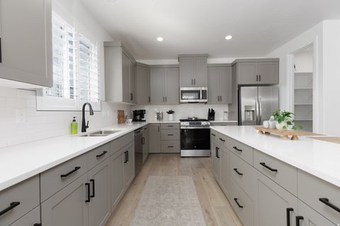 Tiny photo for 1418 N RUSTICO DR, Washington, UT 84780 (MLS # 2151640)