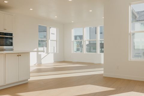 Tiny photo for 3008 N KINGBIRD DR #618, Eagle Mountain, UT 84005 (MLS # 2151038)