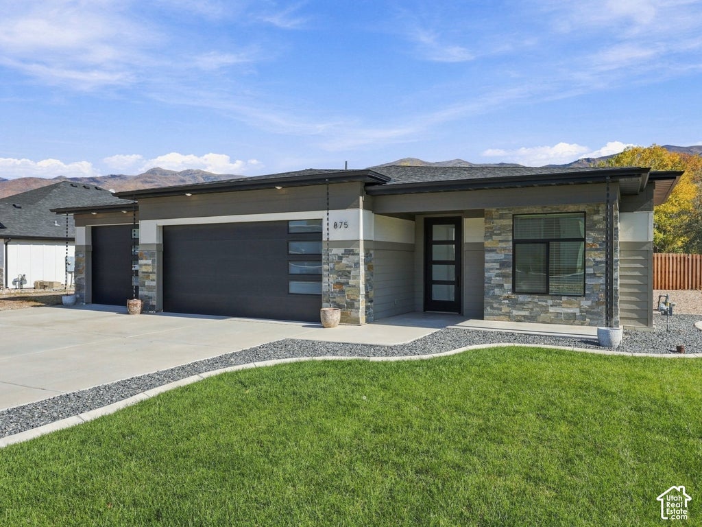 Photo of 875 SHIRLEY RAE DR, Farmington, UT 84025 (MLS # 2192496)