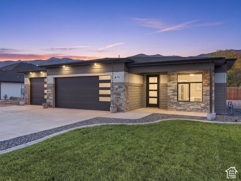 Photo of 875 SHIRLEY RAE DR, Farmington, UT 84025 (MLS # 2192496)