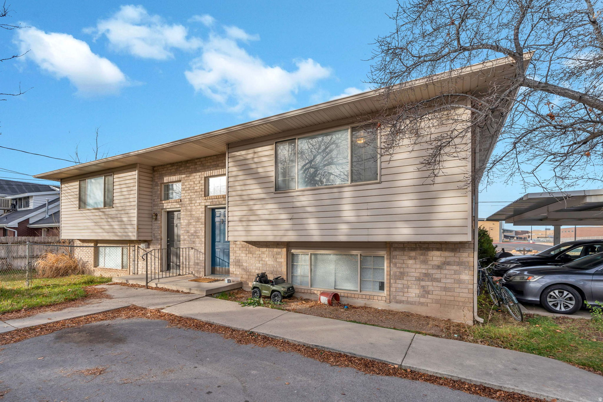 SUMMERS RIDGE TOWN H - Residential