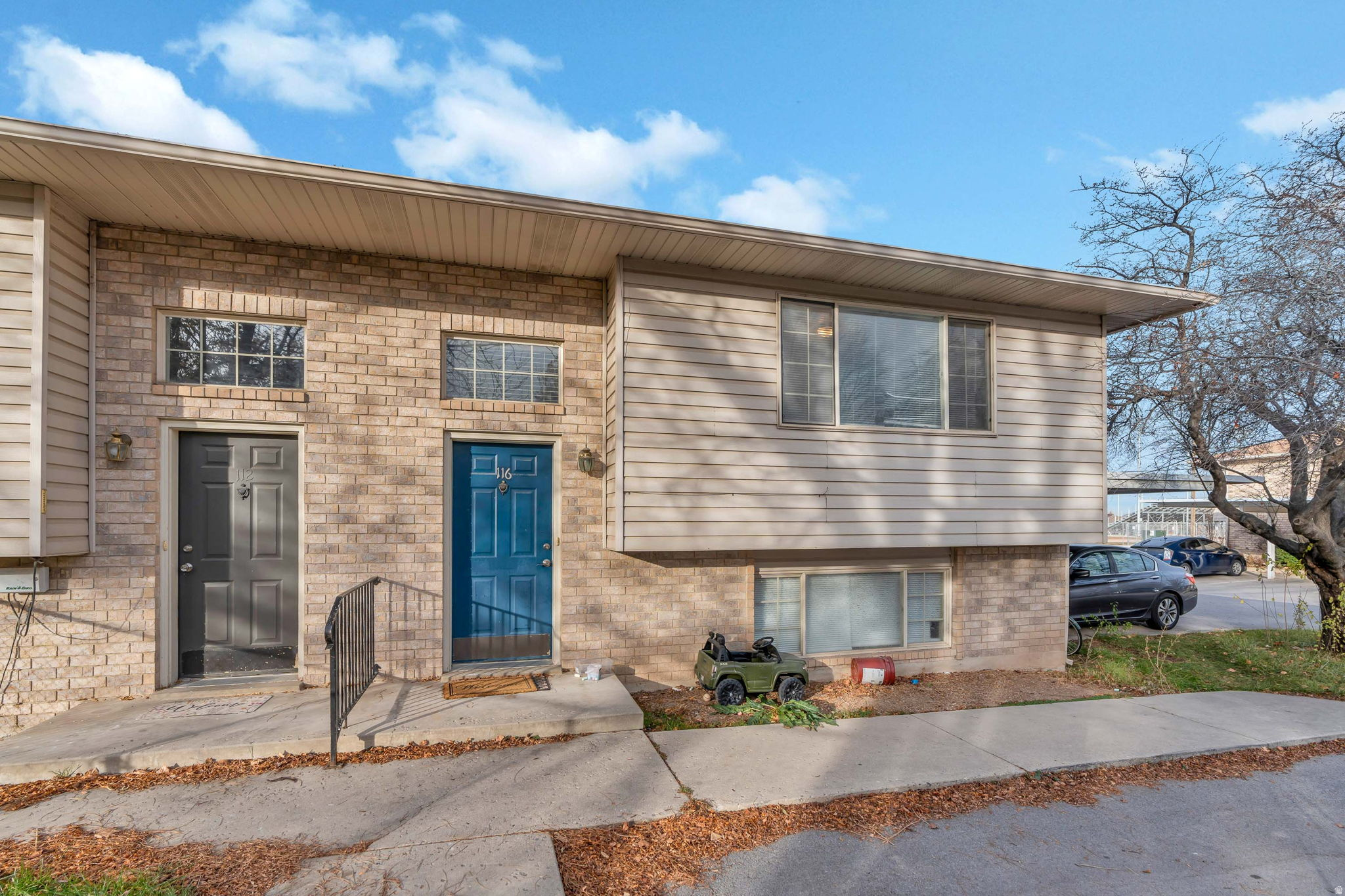 SUMMERS RIDGE TOWN H - Residential