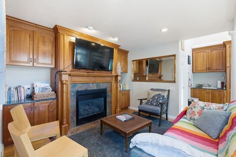 Tiny photo for 3250 N MOHAWK LN Ln, Provo, UT 84604 (MLS # 2142488)