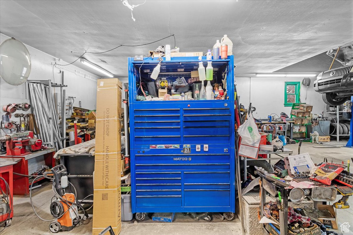 DAILEY MINOR - Commercial Sale