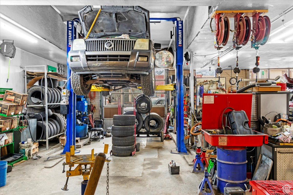 DAILEY MINOR - Commercial Sale