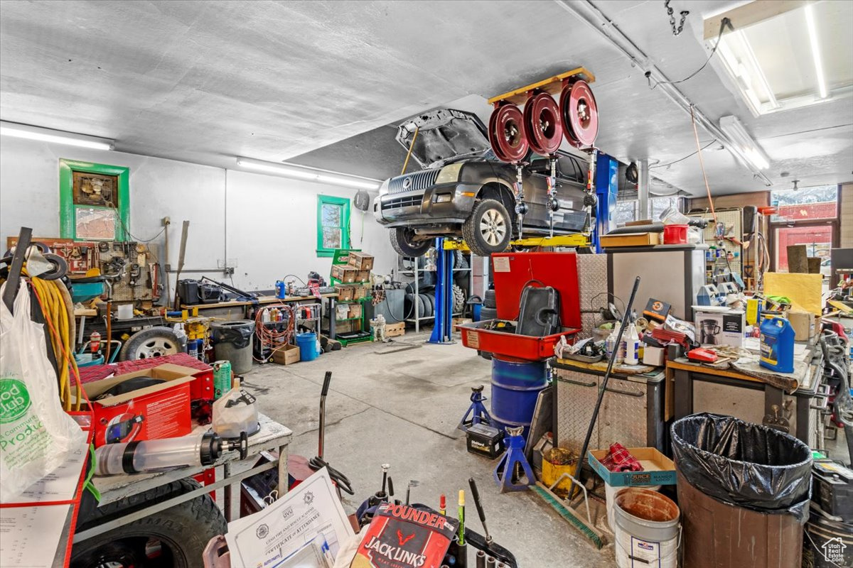 DAILEY MINOR - Commercial Sale