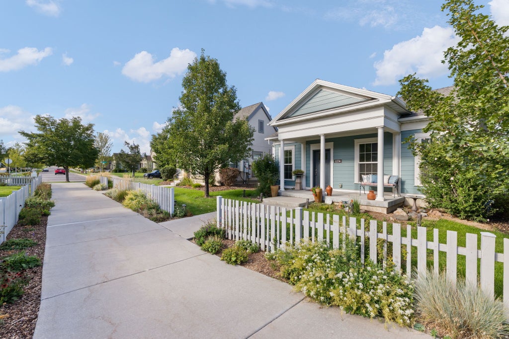 Photo of 11256 S CHICORY LN W, South Jordan, UT 84009 (MLS # 2183474)