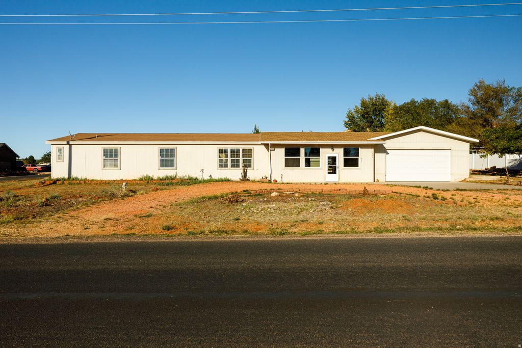 Photo of 1686 S POWELL DR, Kanab, UT 84741 (MLS # 2119874)