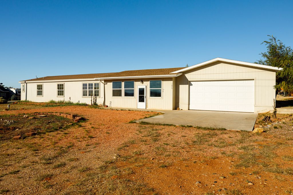 Photo of 1686 S POWELL DR, Kanab, UT 84741 (MLS # 2119874)