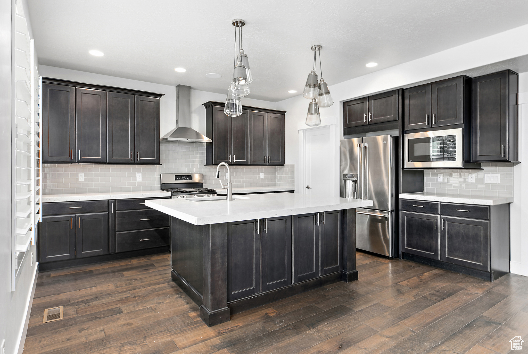BROADVIEW SHORES - Residential