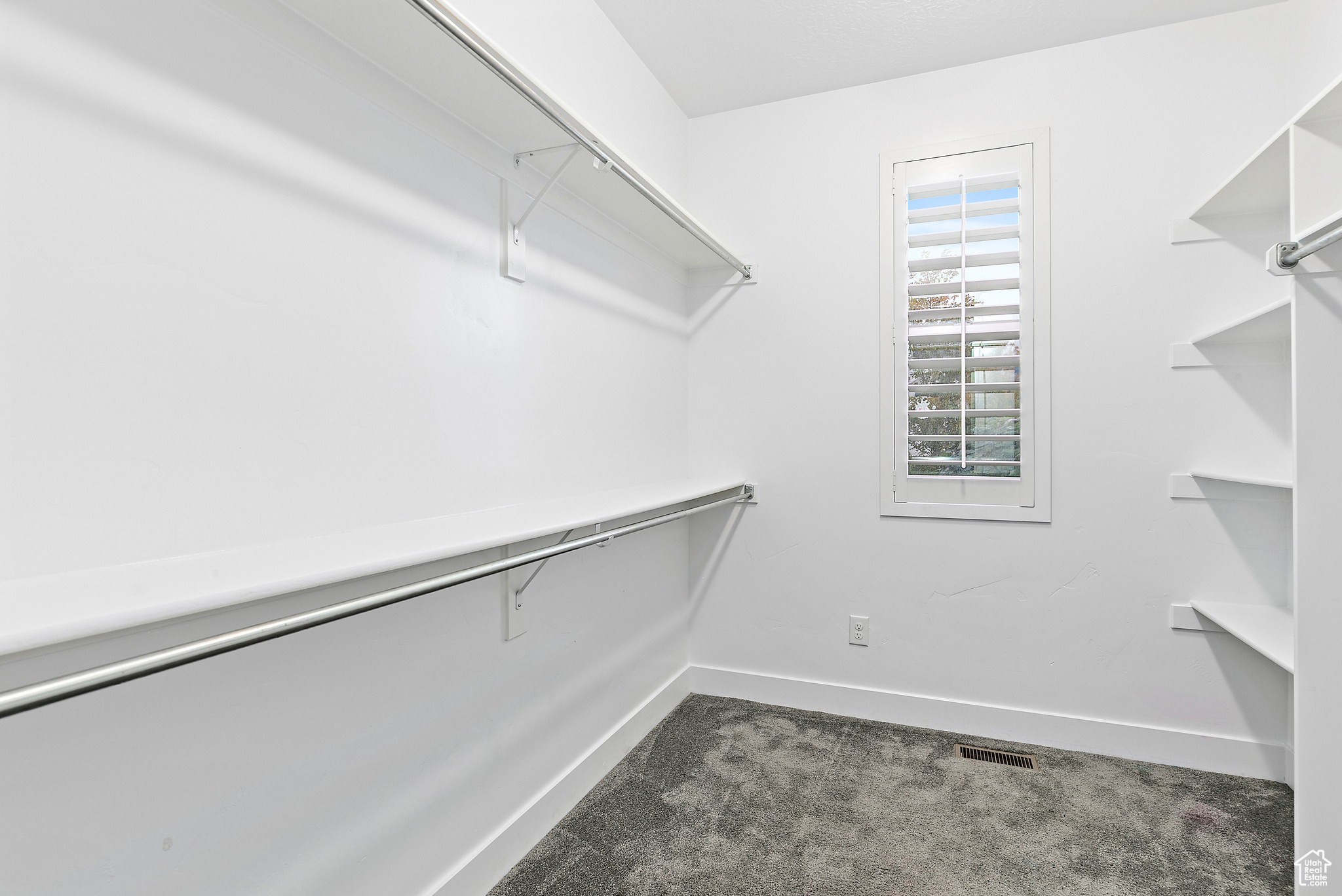 BROADVIEW SHORES - Residential