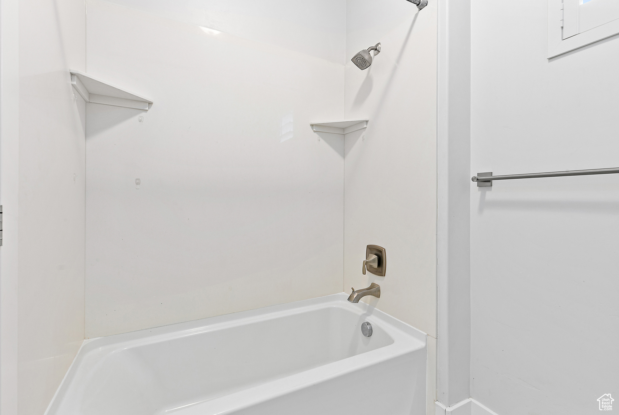 BROADVIEW SHORES - Residential