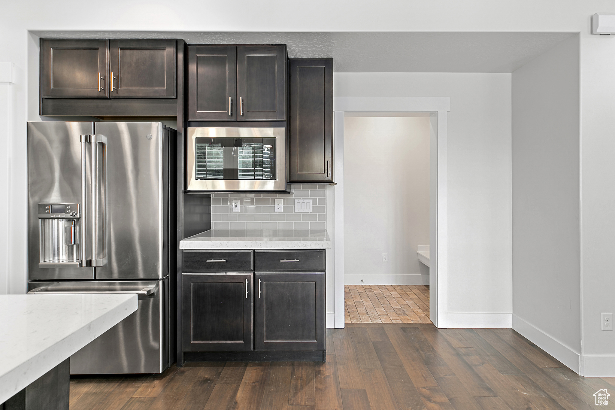BROADVIEW SHORES - Residential