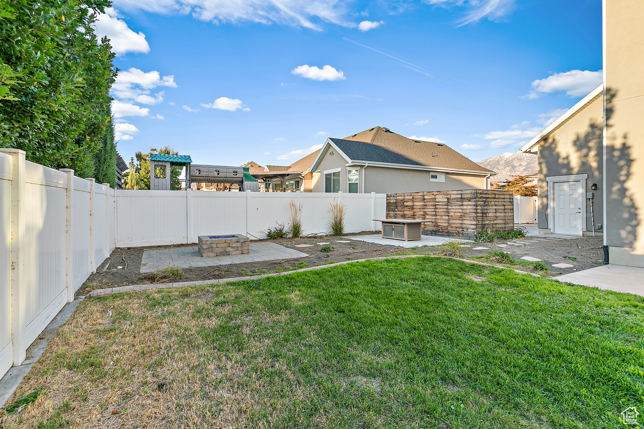 BROADVIEW SHORES - Residential