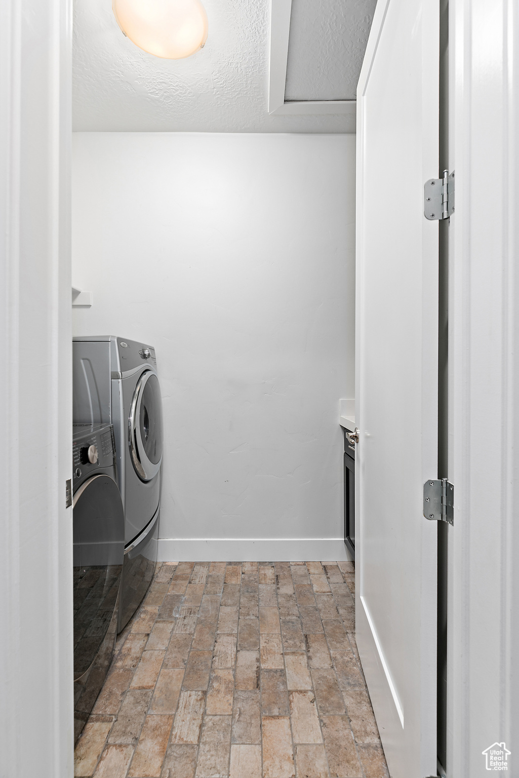 BROADVIEW SHORES - Residential