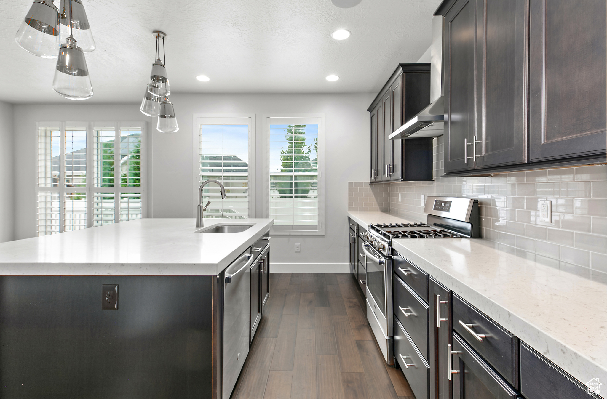 BROADVIEW SHORES - Residential
