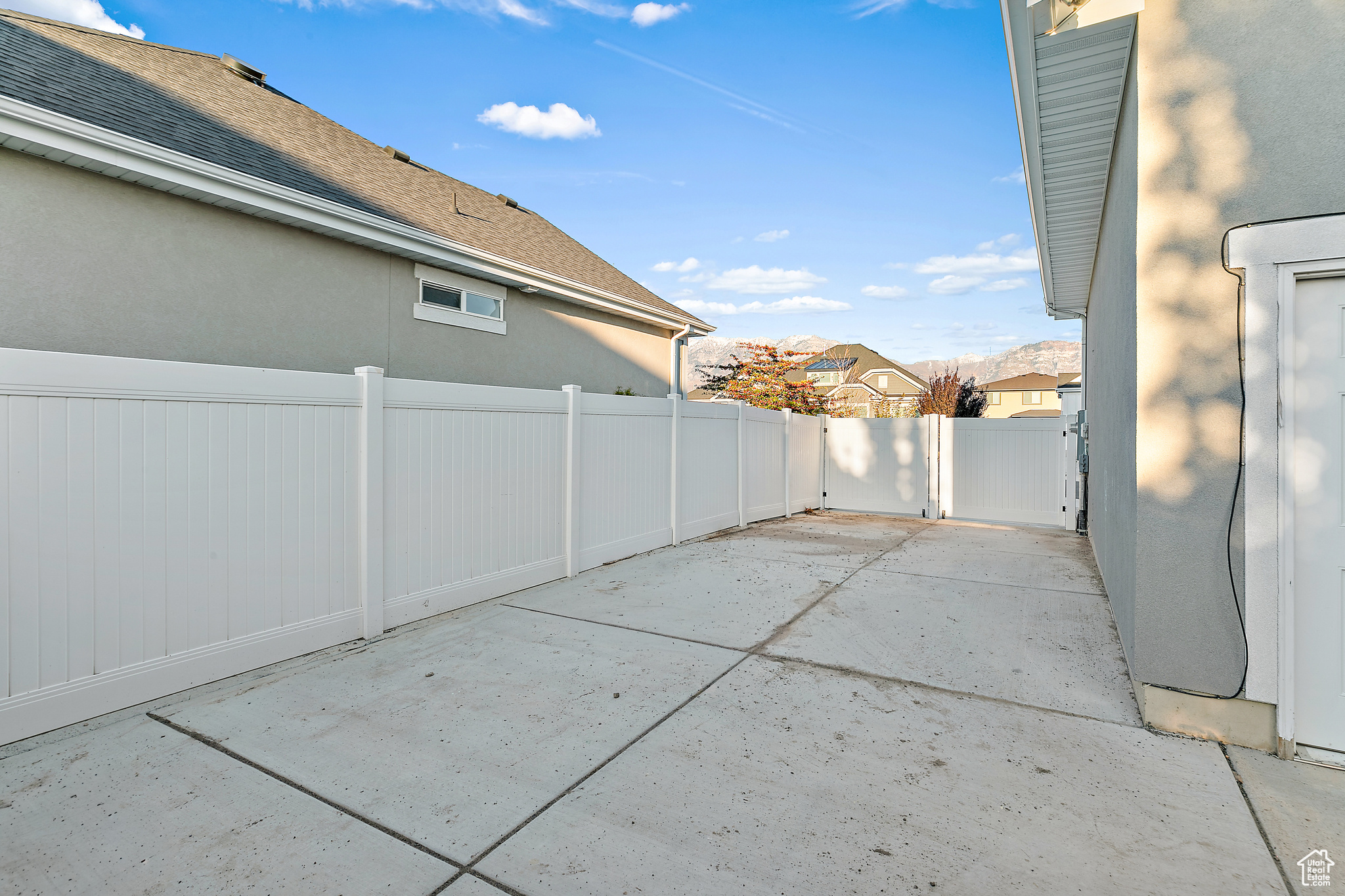 BROADVIEW SHORES - Residential