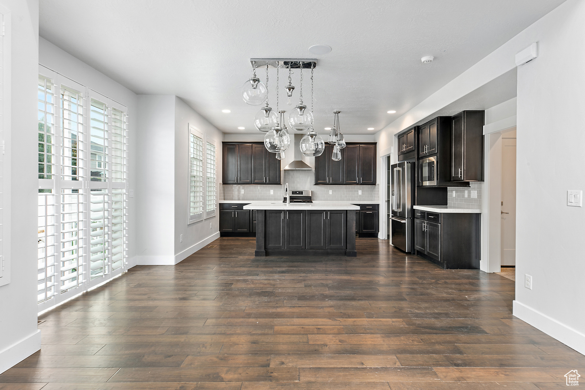 BROADVIEW SHORES - Residential