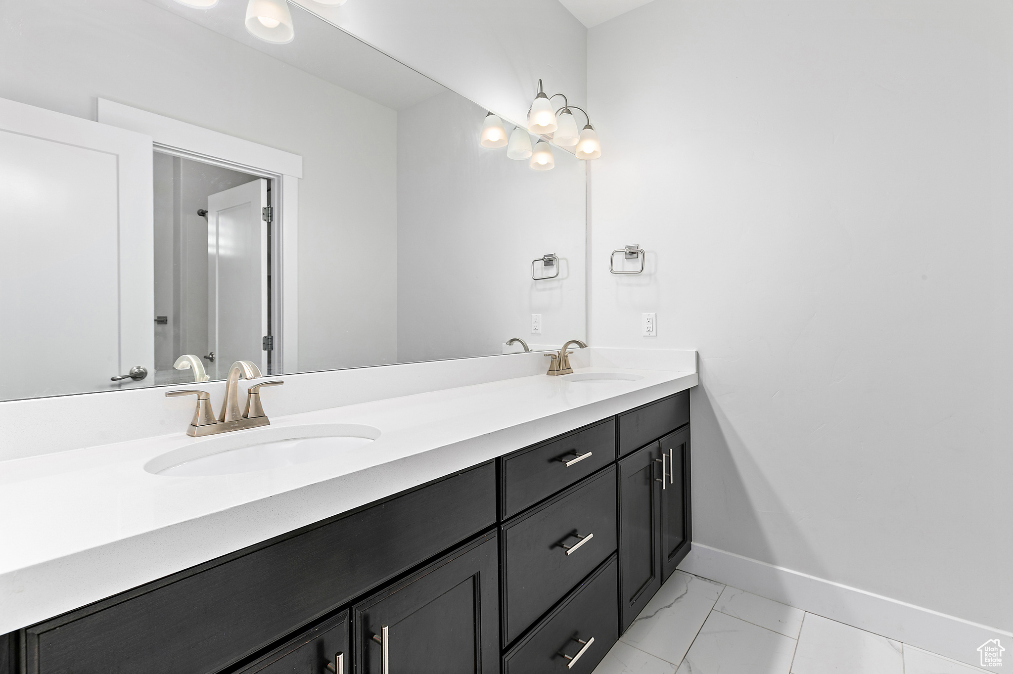 BROADVIEW SHORES - Residential