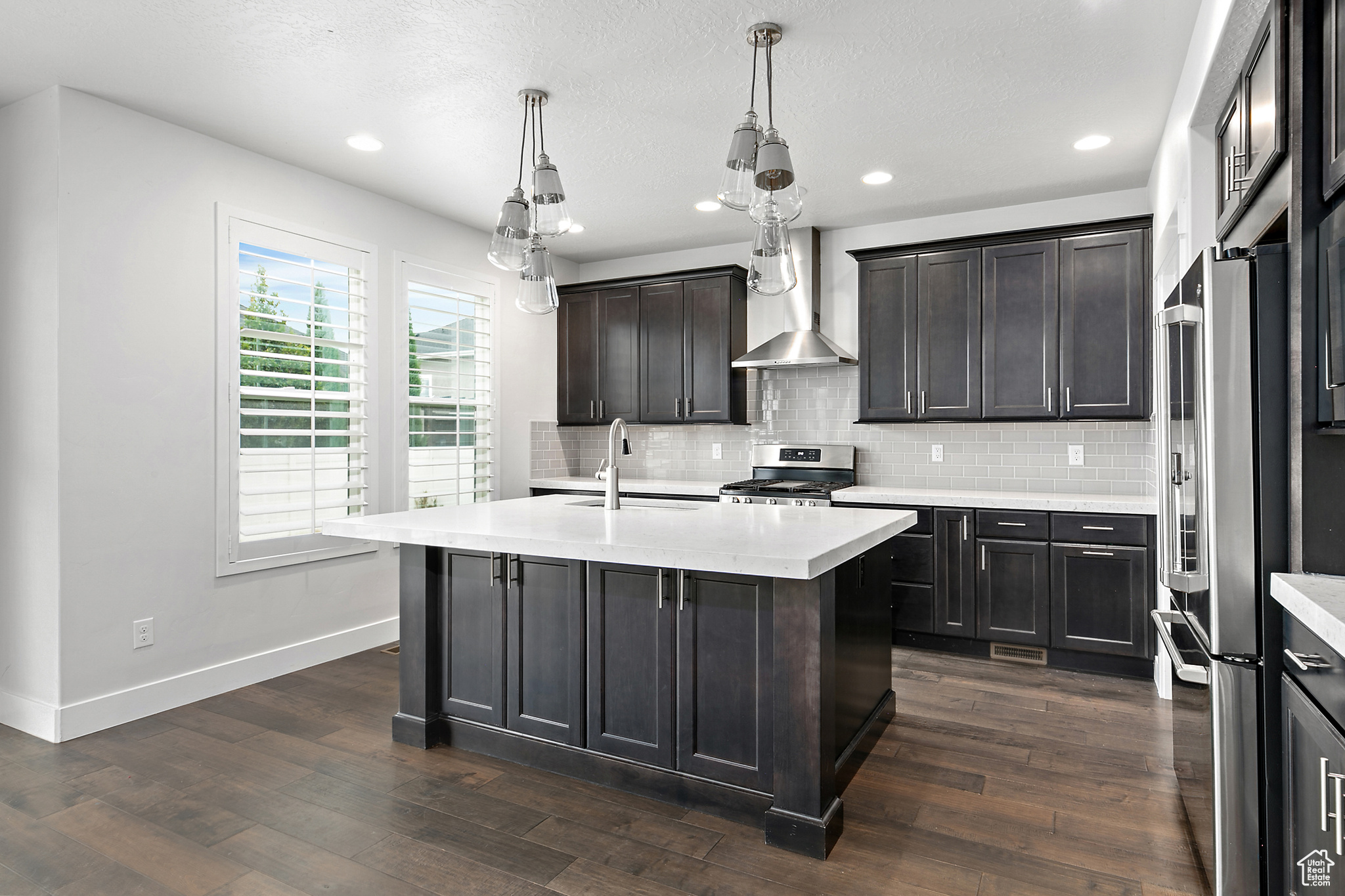 BROADVIEW SHORES - Residential