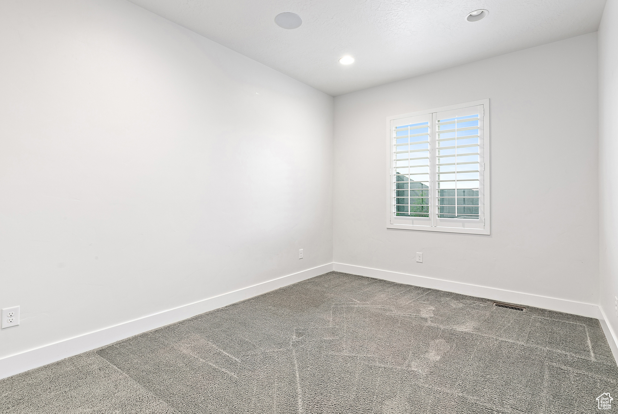 BROADVIEW SHORES - Residential