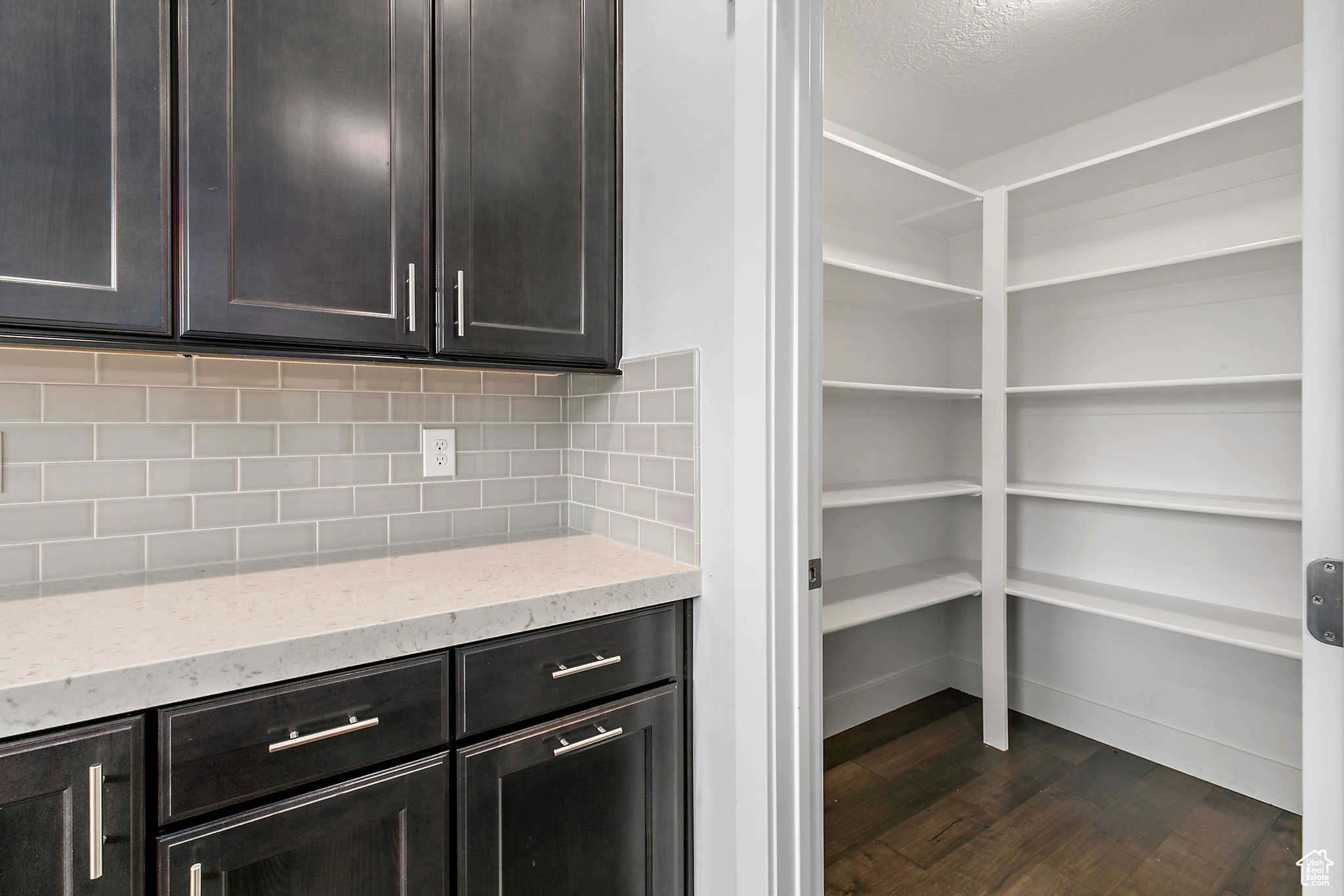 BROADVIEW SHORES - Residential