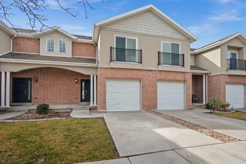 Photo of 259 E SUNSHINE DR, Saratoga Springs, UT 84045 (MLS # 2141990)