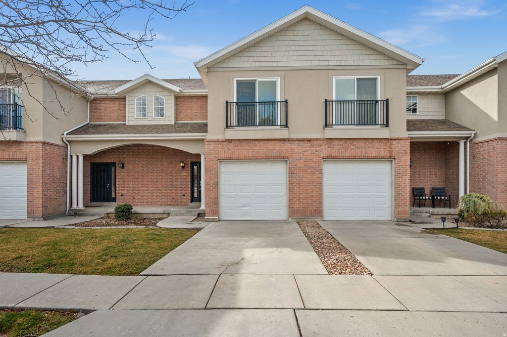 Photo of 259 E SUNSHINE DR, Saratoga Springs, UT 84045 (MLS # 2141990)