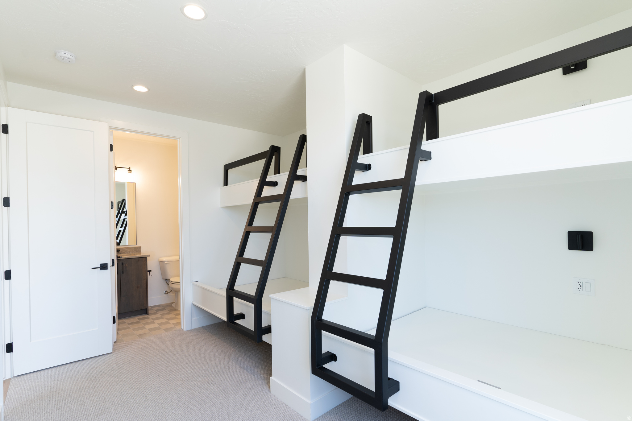 ATKINVILLE TOWNHOMES AT DESERT COLOR - Residential